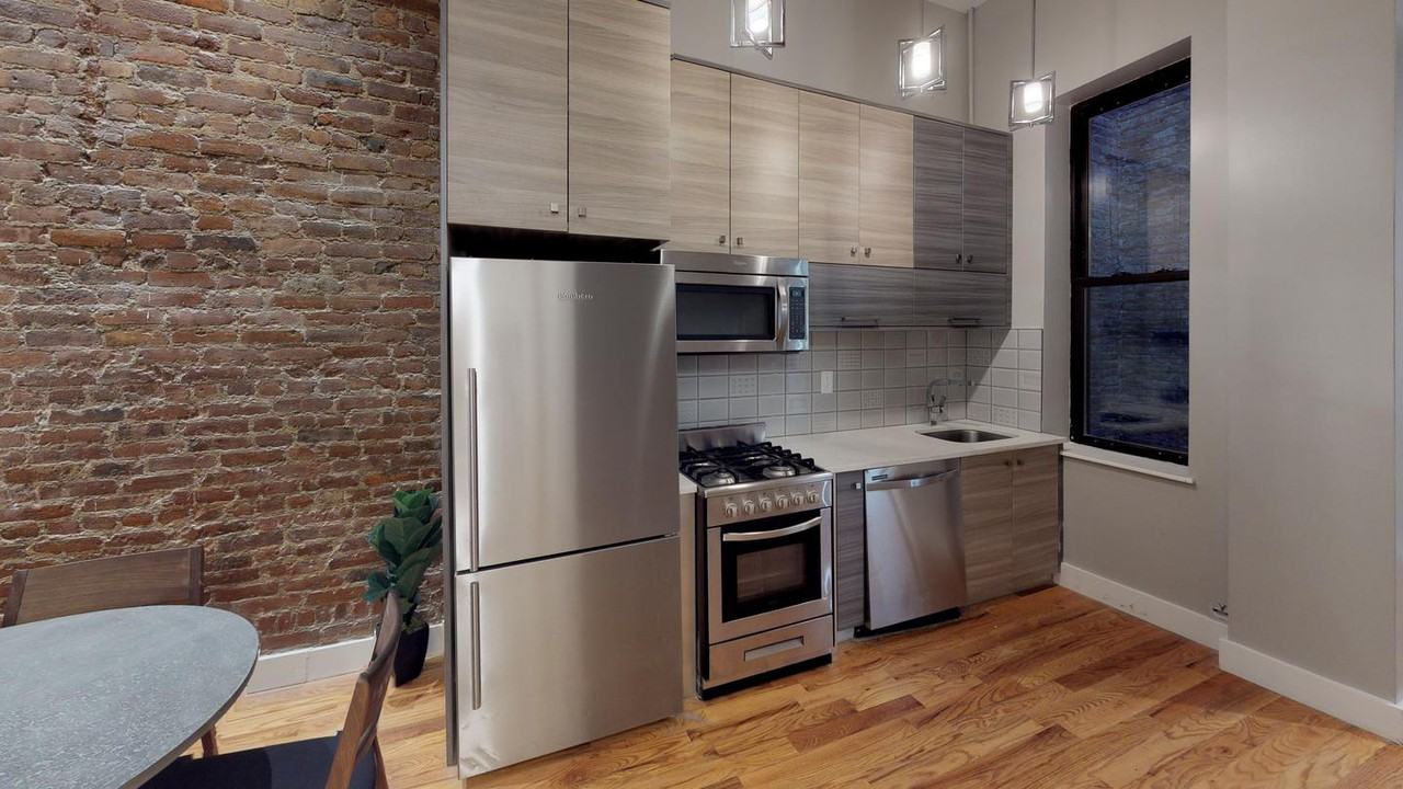 Beautiful Bushwick home with backyard patio - Photo 2 of 8