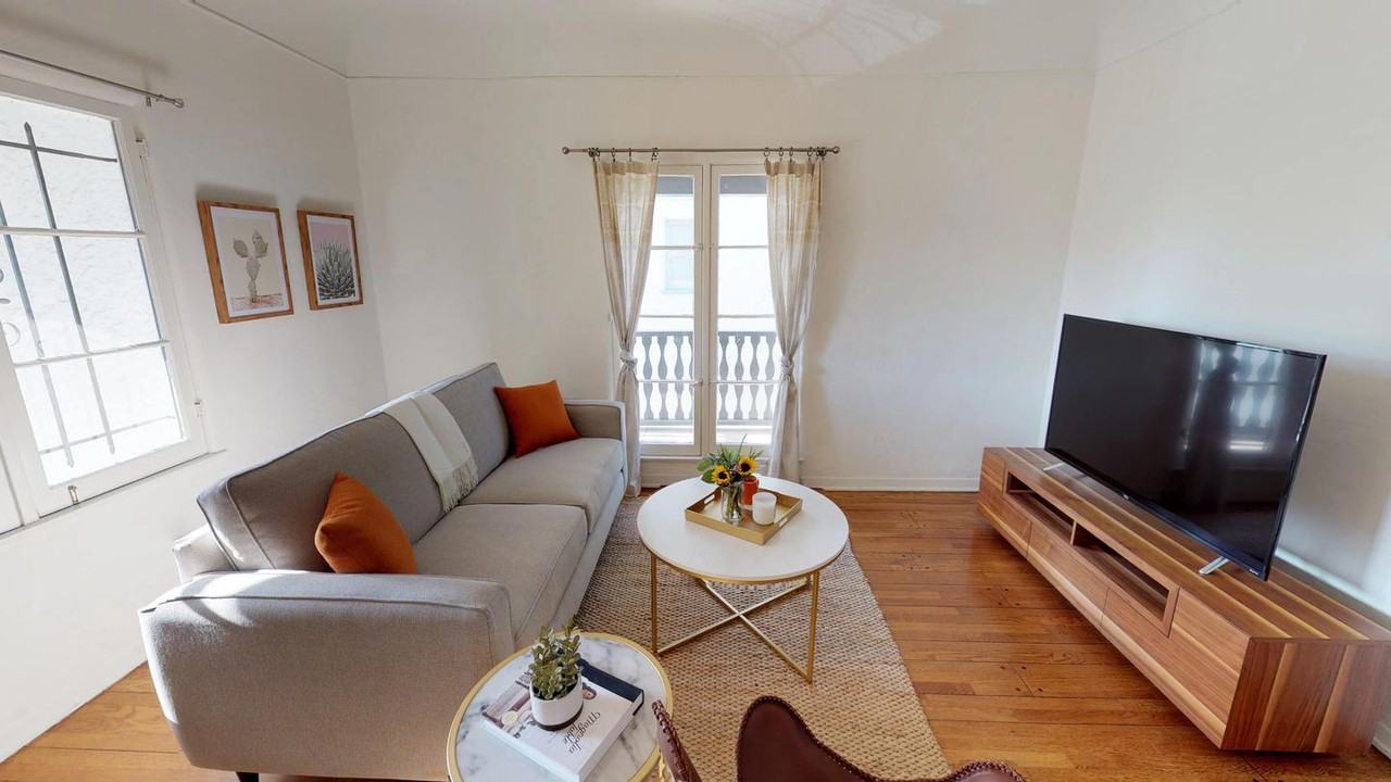 Inviting La Brea home with charming patio - Photo 2 of 14