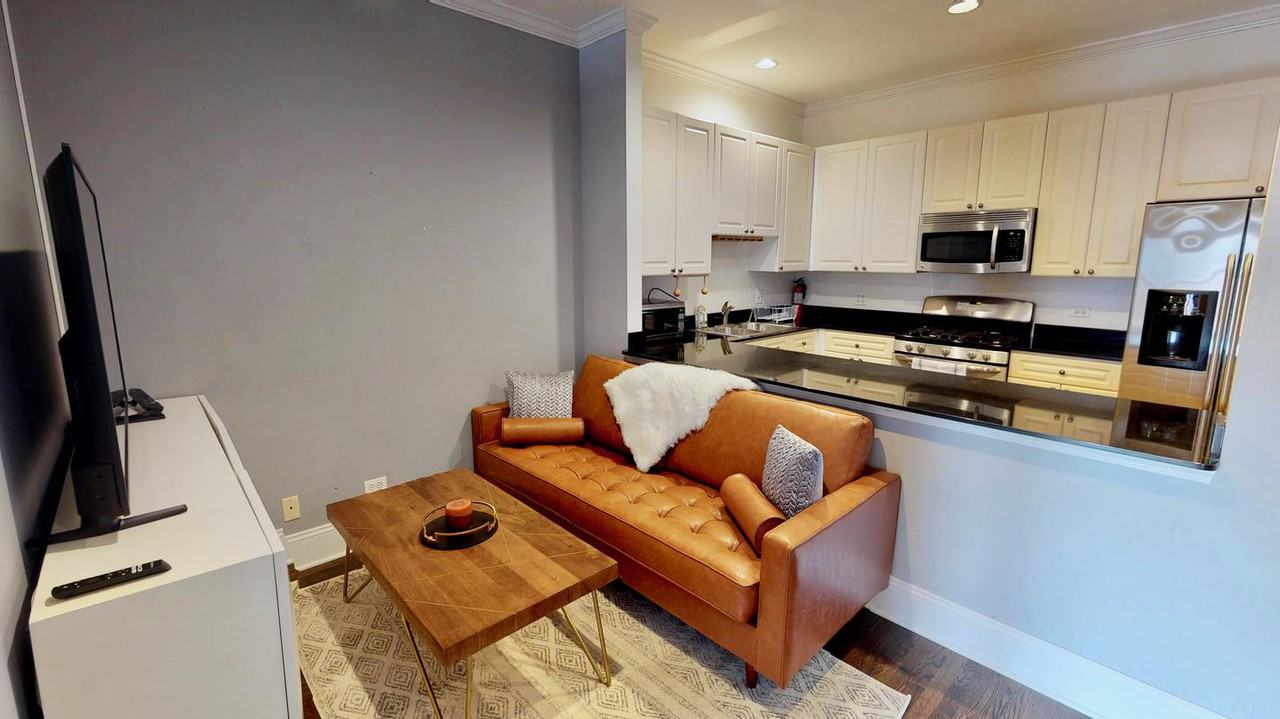 Lincoln Park home with hot tub Apartments in Chicago, IL Zumper