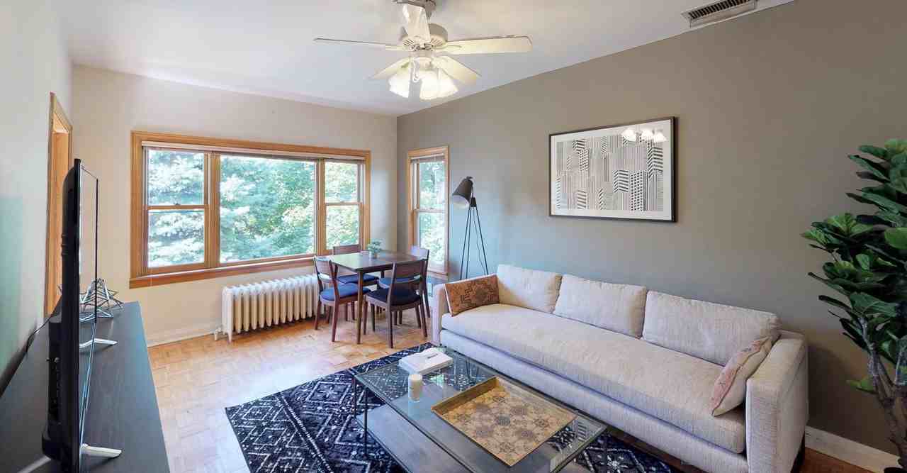 Wonderful Lakeview home by Wellington Station Apartments in Chicago, IL