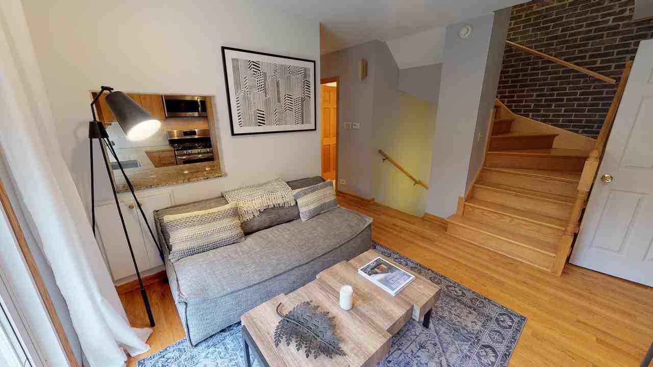 Old Town apartment near North Avenue Beach - Photo 2 of 9