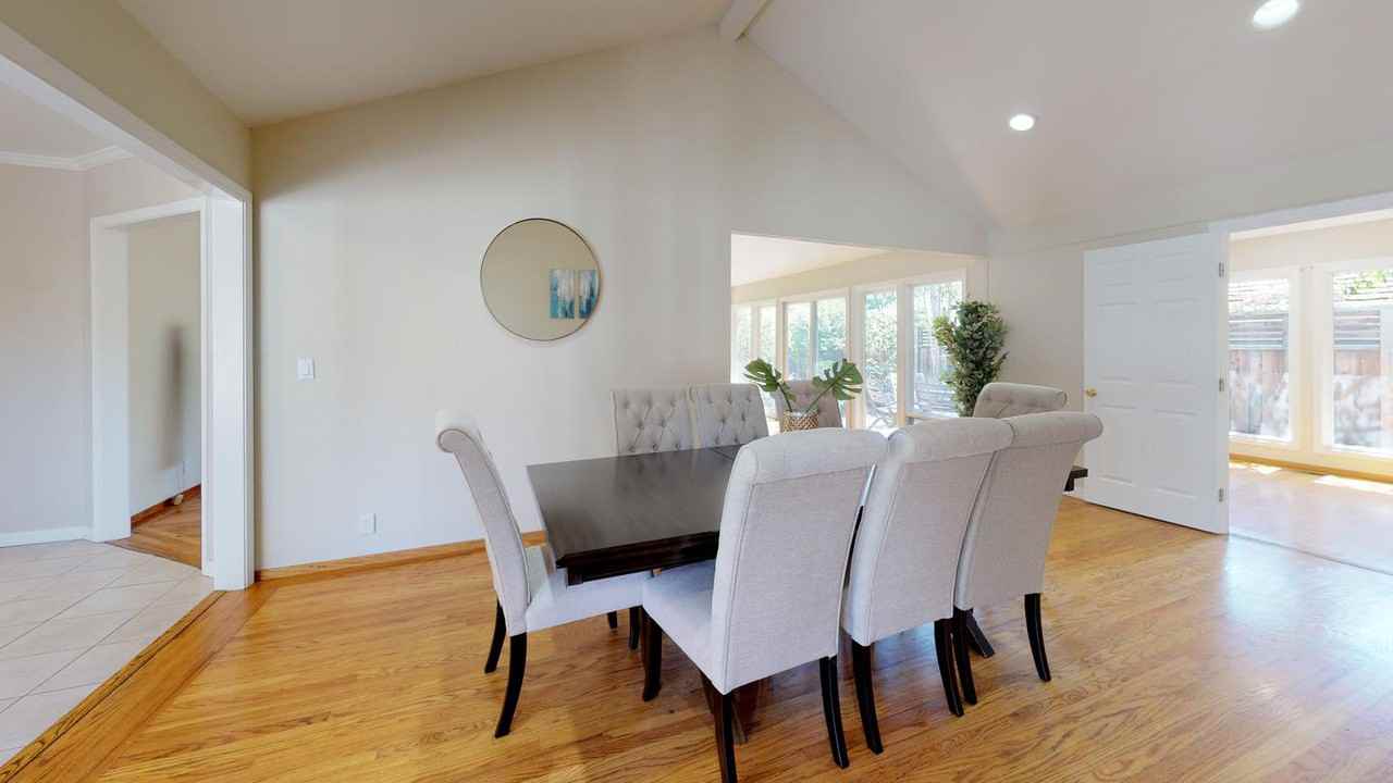 Light-Filled Palo Alto home with beautiful backyard - Photo 4 of 16