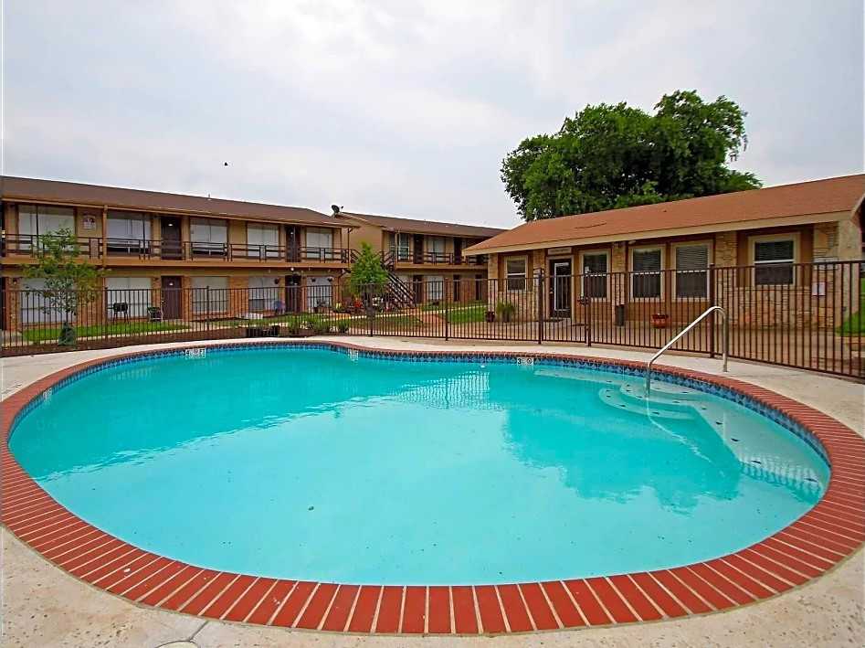 Utopia Place Apartments - Photo 2 of 21