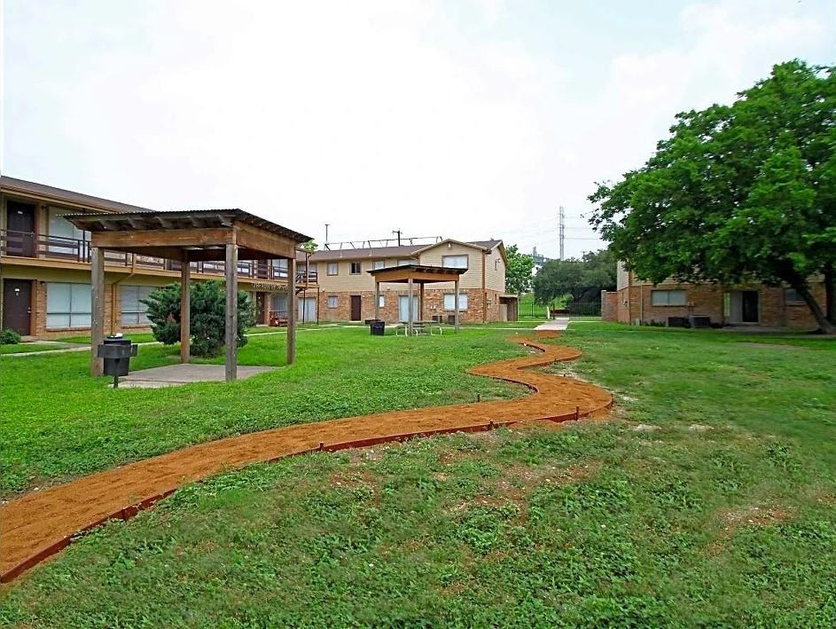 Utopia Place Apartments - Photo 3 of 21