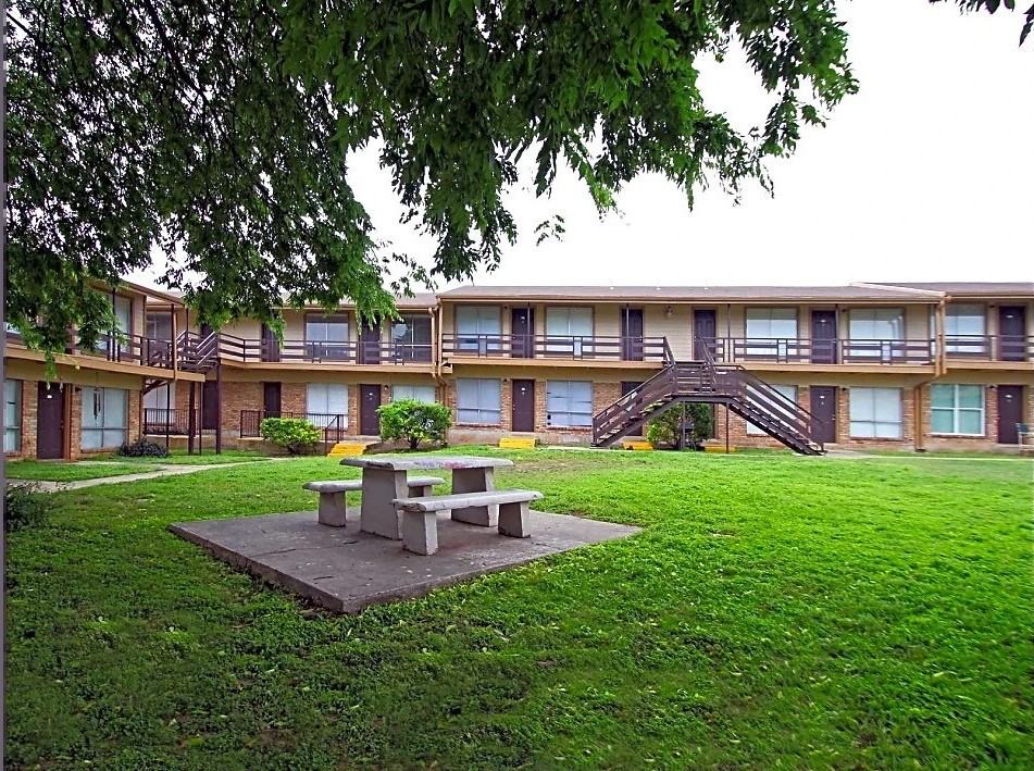 Utopia Place Apartments - Photo 6 of 21