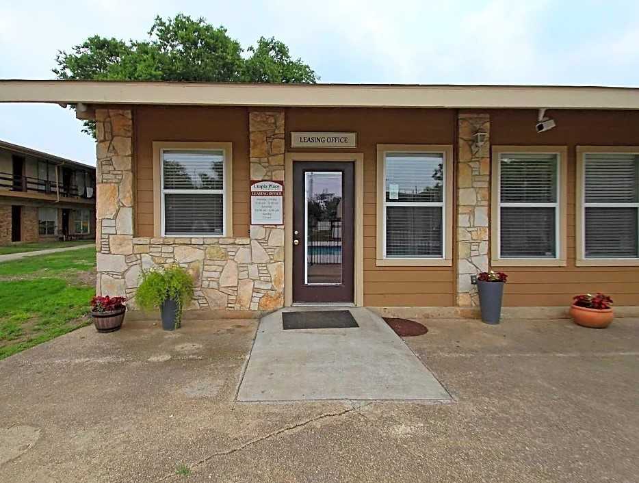 Utopia Place Apartments - Photo 7 of 21