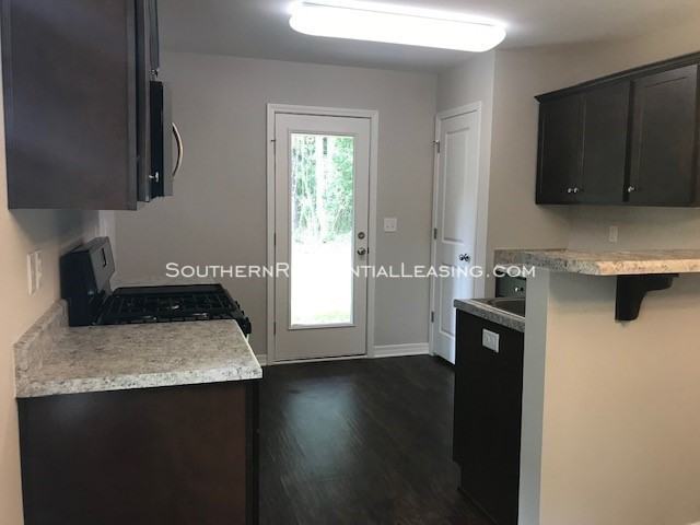 1914 Mary Jane Dr - Photo 2 of 9