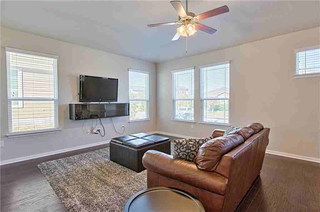 1617 Corn Hill Ln - Photo 3 of 26