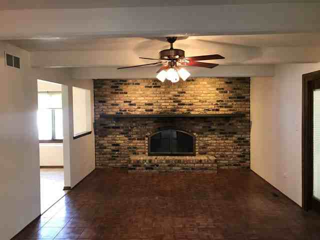 713 Forest Glen - Photo 2 of 9