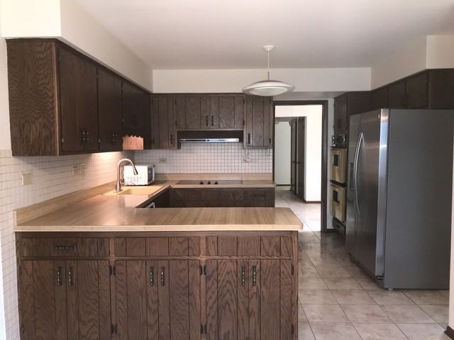 713 Forest Glen - Photo 3 of 9