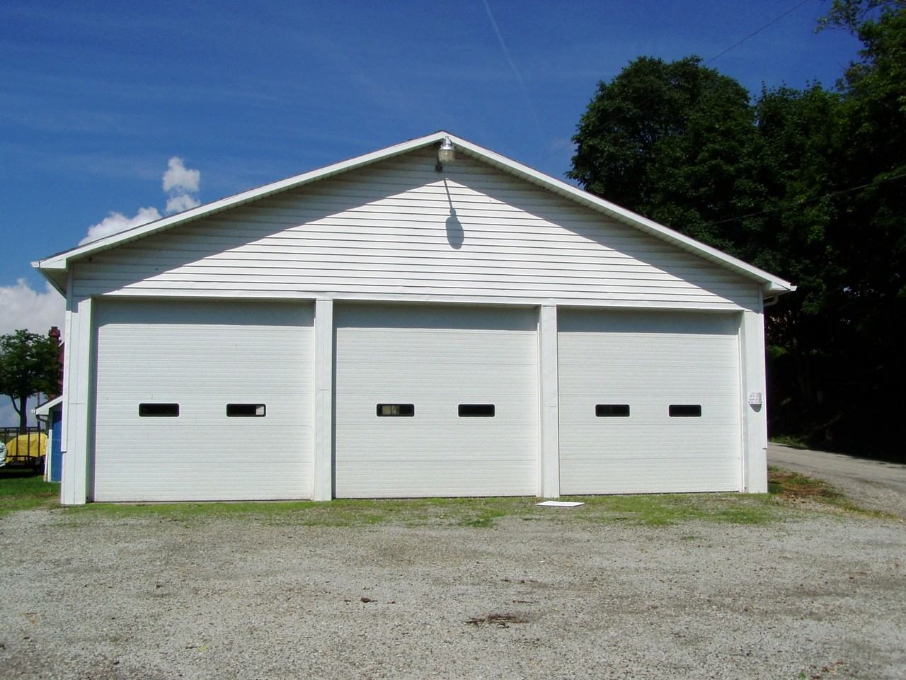 1061 Elders Ridge Rd - Photo 3 of 4