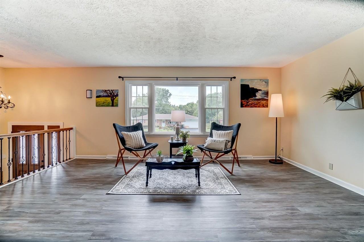 8432 Holiday Hills Drive - Photo 3 of 31