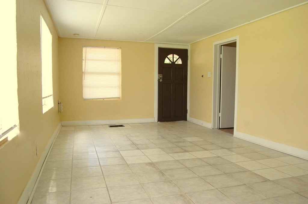 3409 E North Bay St - Photo 3 of 10