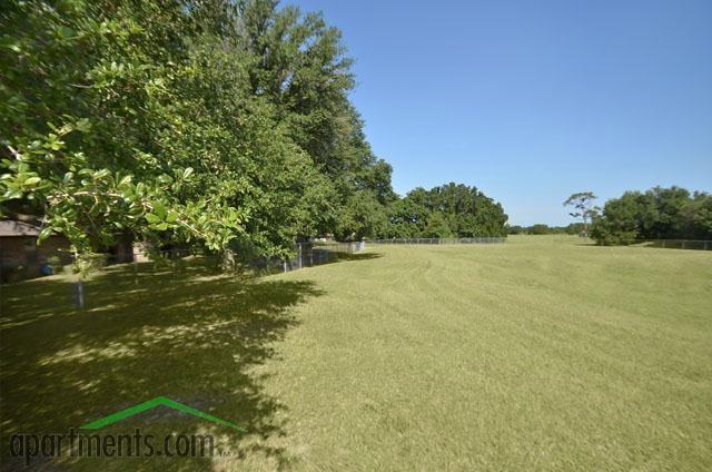 Bushnell Garden Apartments II - Photo 3 of 16