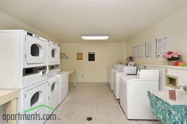 Bushnell Garden Apartments II - Photo 2 of 16