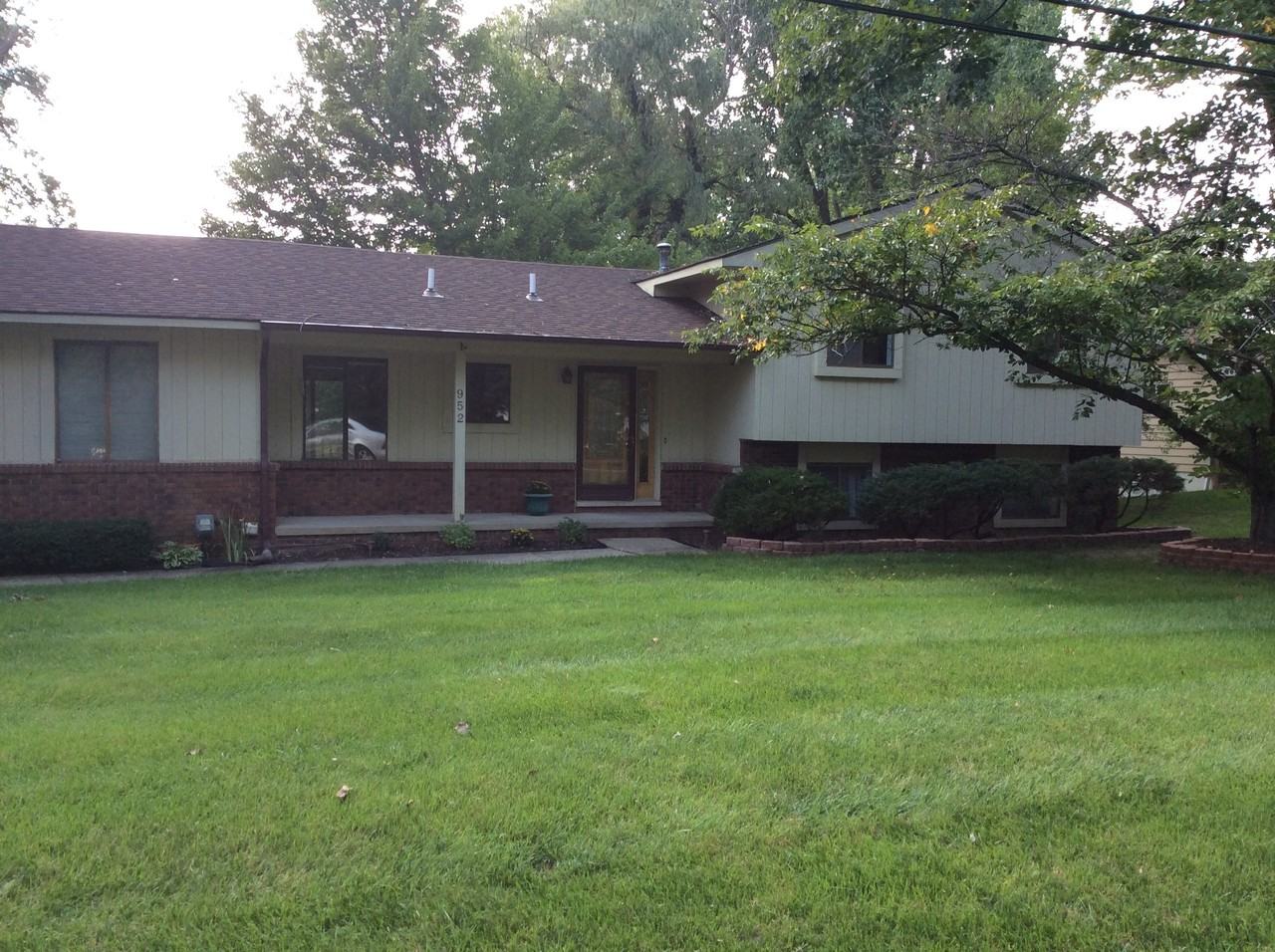 952 Beachway Dr - Photo 2 of 21