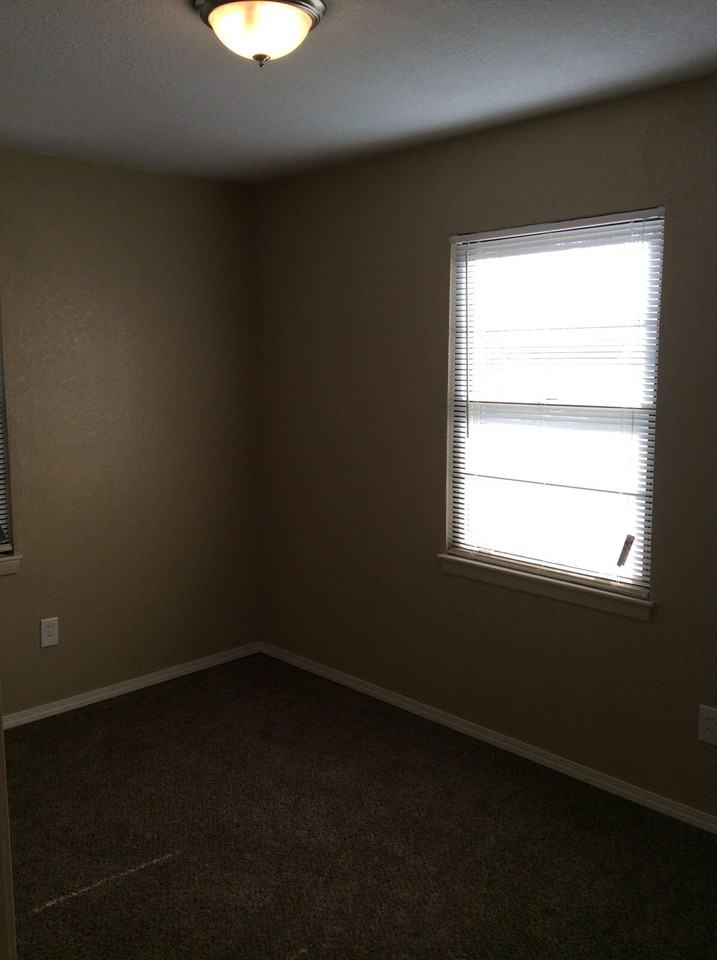 4818 Woodend Avenue - Photo 3 of 8