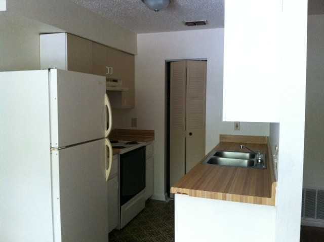 2052 - 4407 SW 71st Terrace - Photo 3 of 7