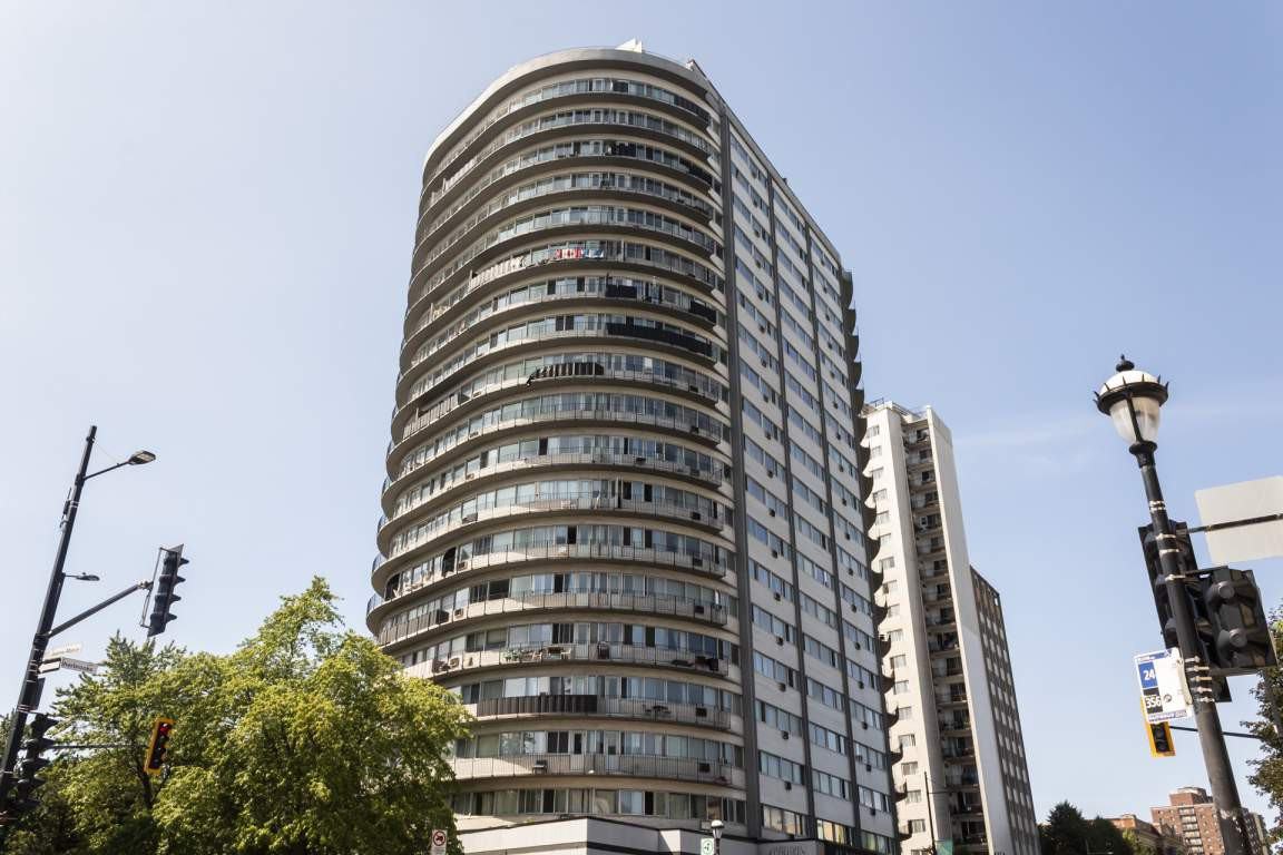 Le Colisée Apartments for Rent 235 Sherbrooke St W, Montréal, QC H2X