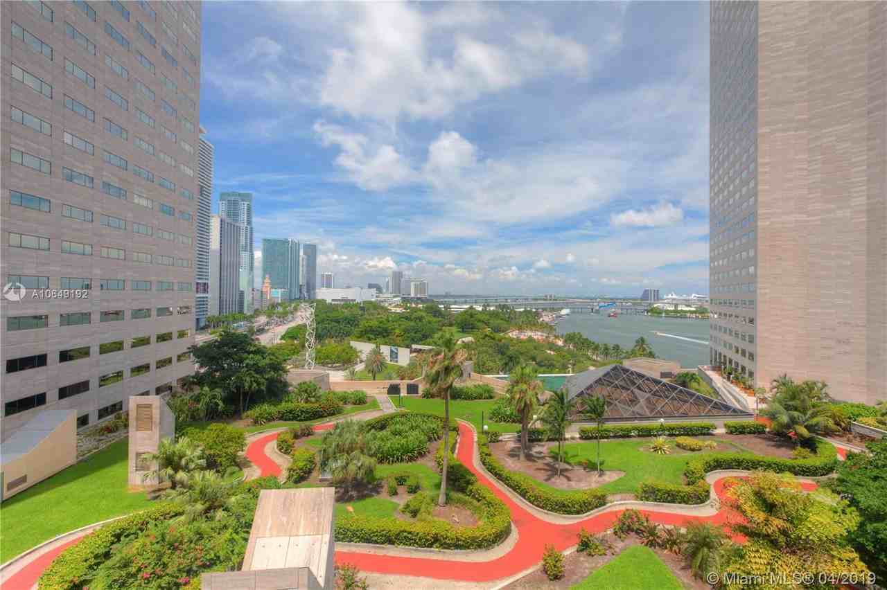 325 South Biscayne Boulevard - Photo 2 of 16