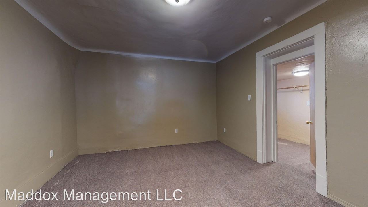 1614 John Street Se - Photo 3 of 48