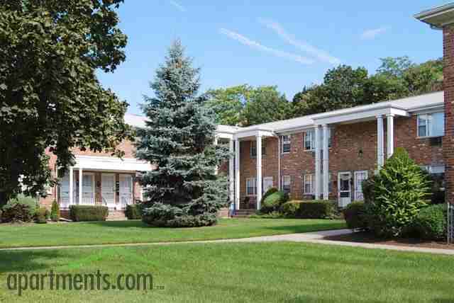 Pompton Hills Apartments - Photo 3 of 3