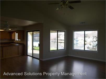 19043 Finger Point Dr - Photo 2 of 8