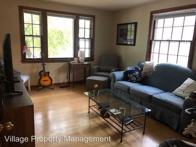 1712 Sweetbriar Avenue #B - Photo 3 of 13