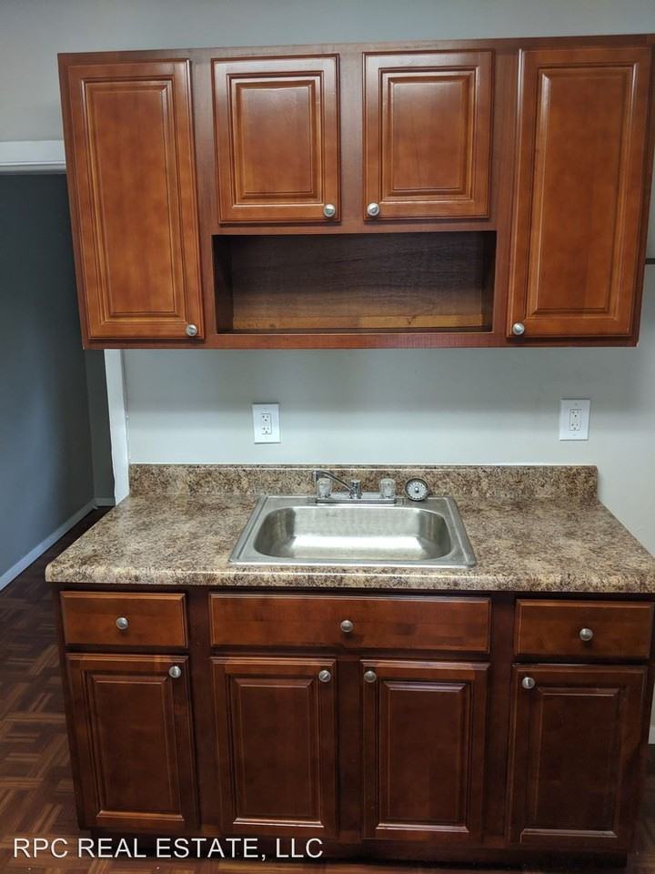 910 Mt. Ephraim Ave - Photo 2 of 8