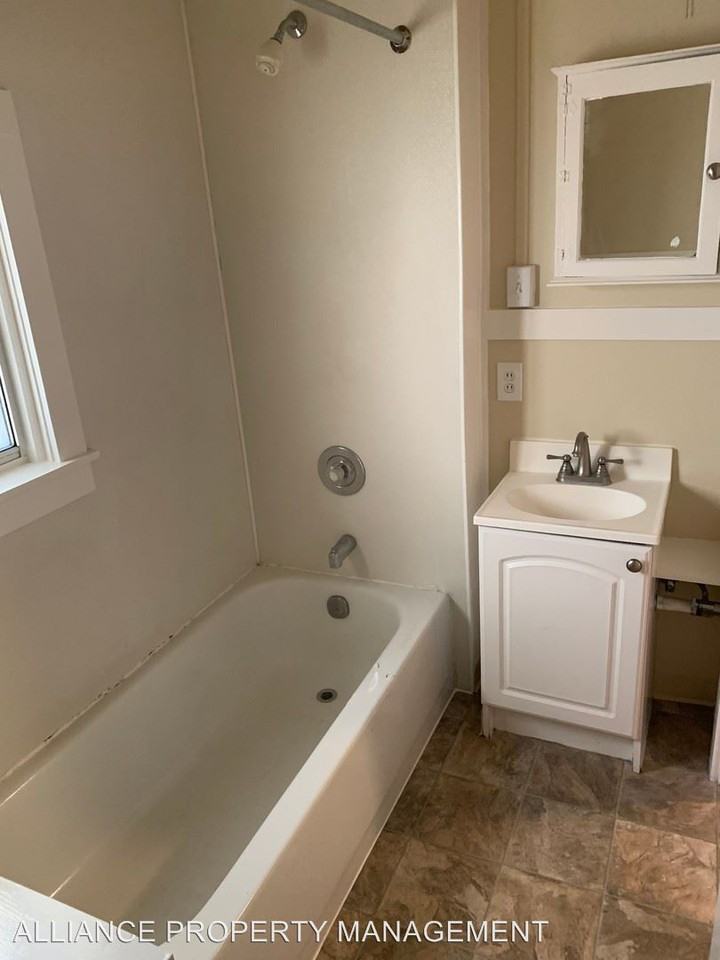 140 6th Street - Photo 2 of 6