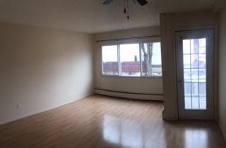 9805 82 ave - Photo 3 of 4