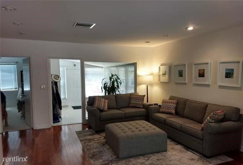 613 Ne 17th Ter - Photo 2 of 12