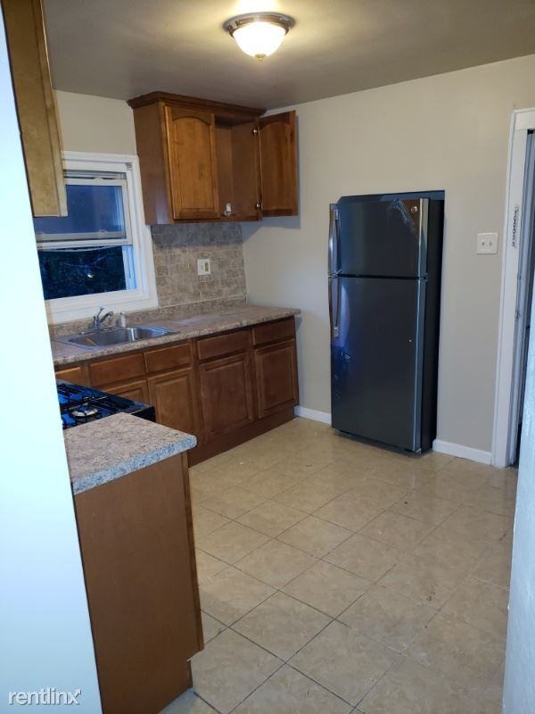 48 Hazelwood Ave Fl3 - Photo 3 of 6