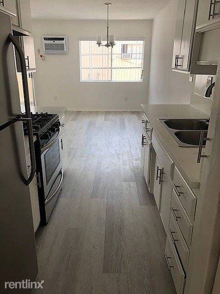 148 North Saint Andrews Place - Photo 2 of 20