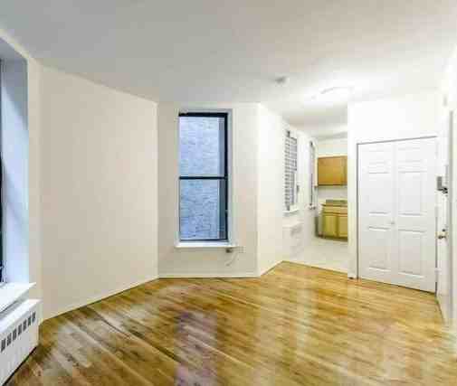 Amsterdam Ave & W 107th St #5b