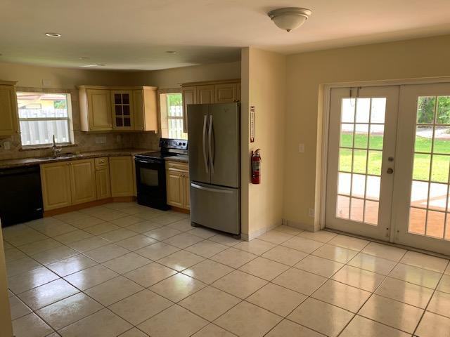 3612 South Seacrest Boulevard - Photo 3 of 11