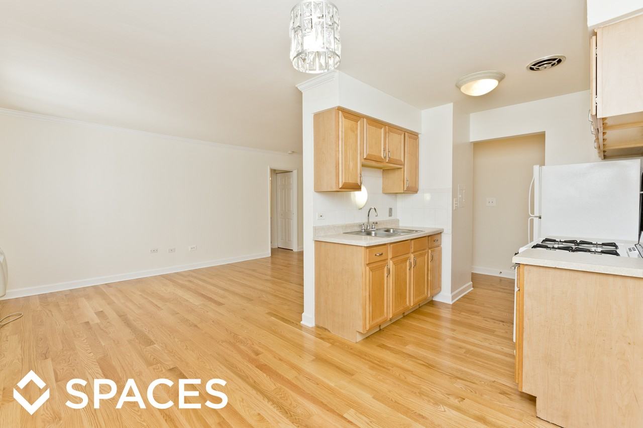 5423 N Winthrop Ave - Photo 2 of 7