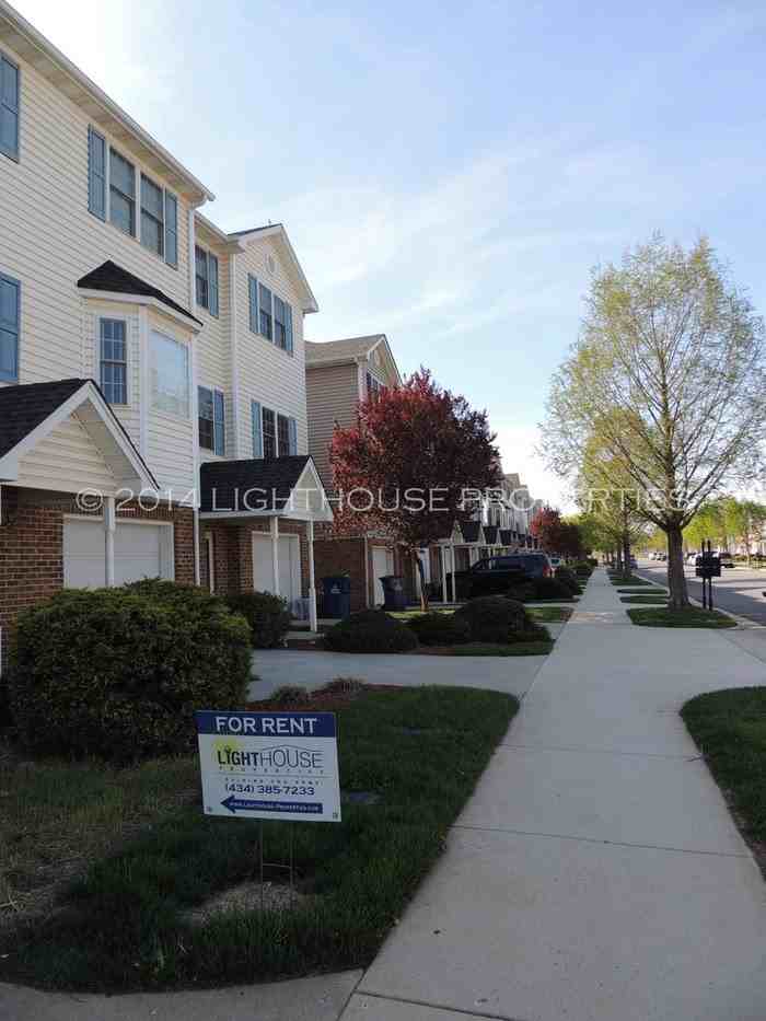 703 Wyndhurst Drive - Photo 3 of 22