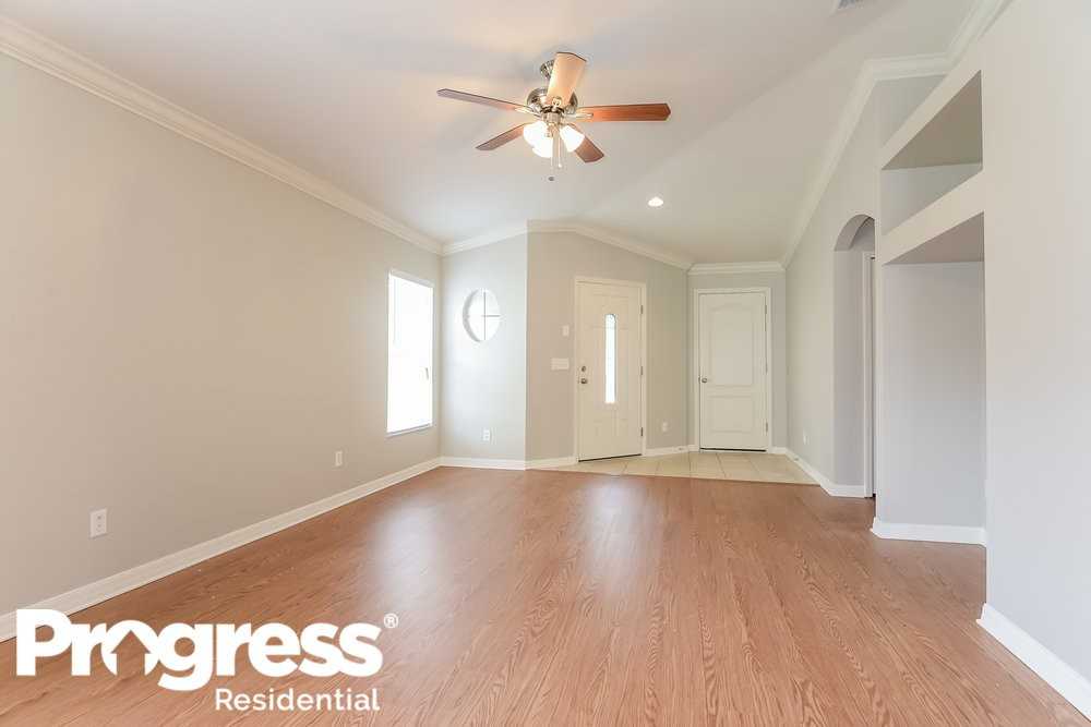 18136 Cypress Bay Pkwy - Photo 3 of 15