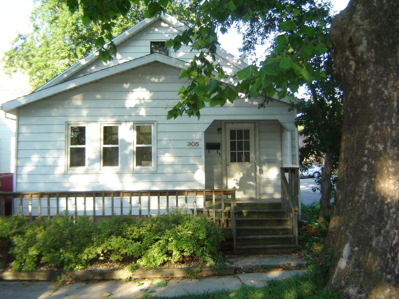 305 N Clayton St - Photo 2 of 7