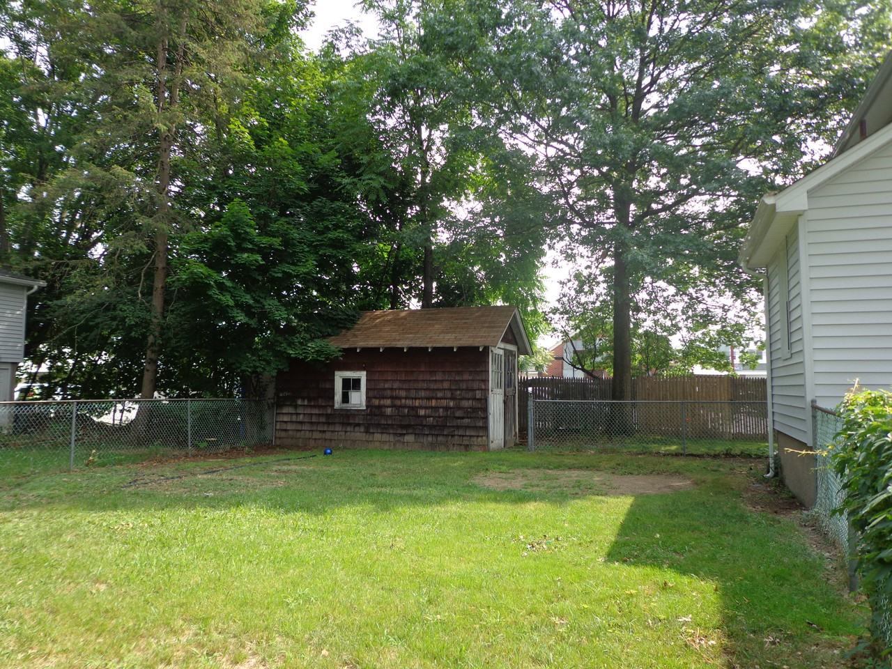 8 Poplar Ave. - Photo 3 of 18