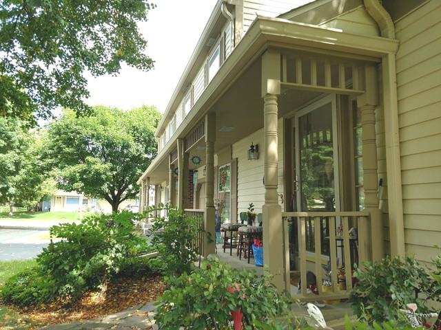 1376 Queensgreen - Photo 3 of 33