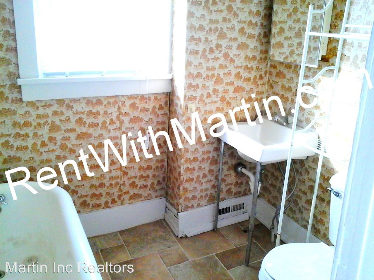 526 Adams St - Photo 3 of 7