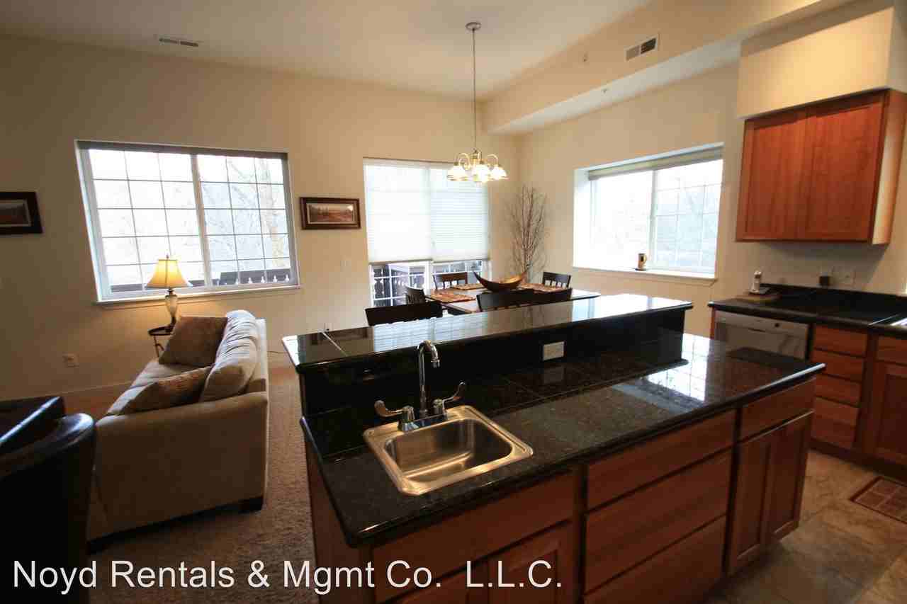 617 Front St - Photo 2 of 3