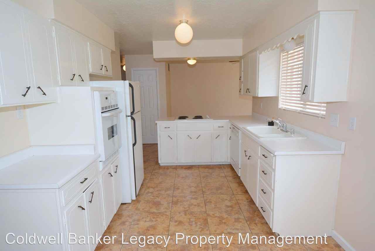 3808 General Bradley Ne - Photo 3 of 19