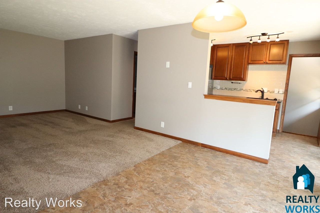 3835 Pace Blvd - Photo 3 of 15