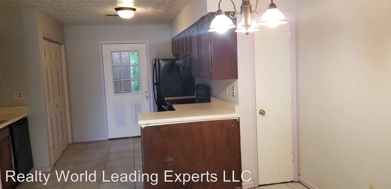 742 Still Lake Dr - Photo 3 of 10