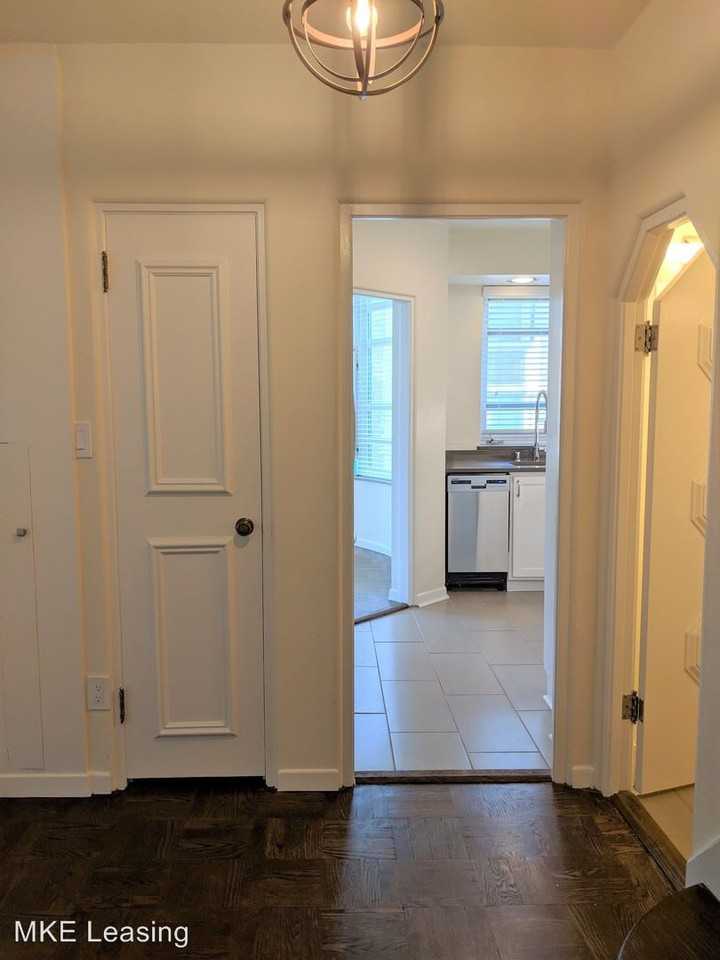 1260 N Prospect Avenue 302 - Photo 3 of 13