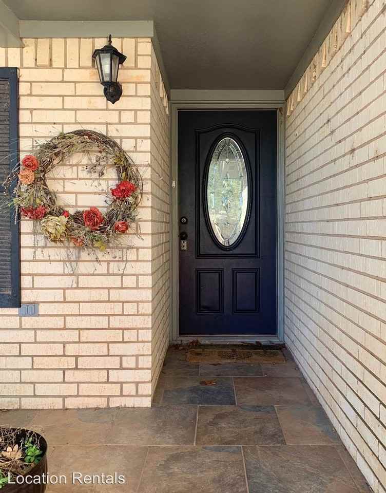 5417 73rd Street - Photo 3 of 7