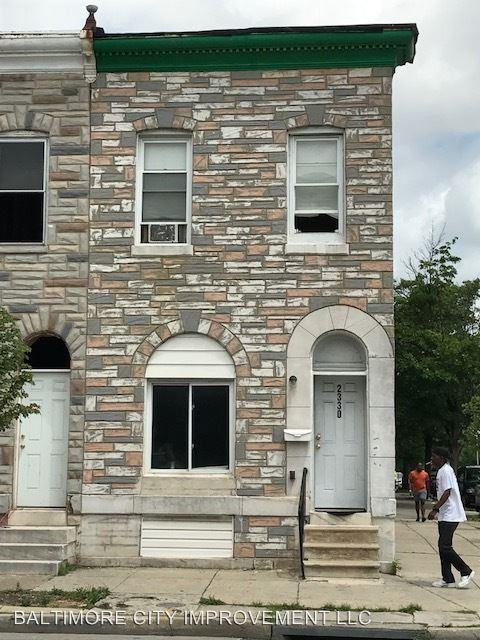 2330 East Madison - Photo 3 of 10